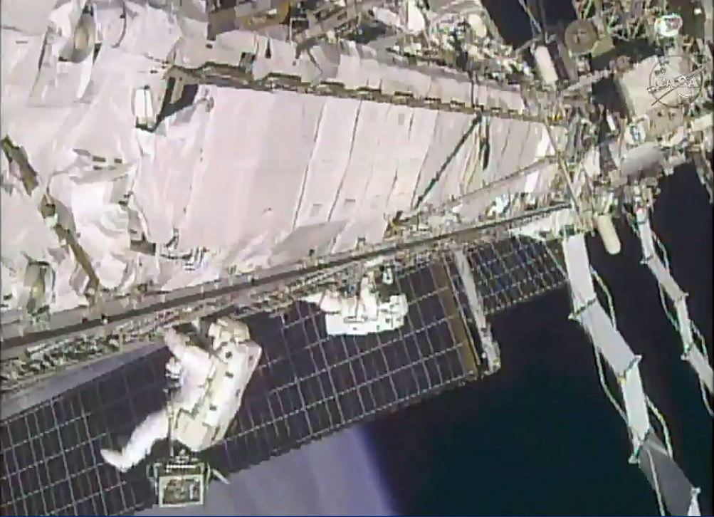 Spacewalking Astronauts Tackle 'High-Flying Plumbing' Job on Space Station
